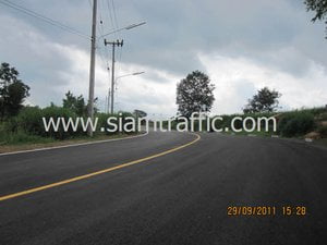 หมุดติดถนน สีตีเส้นถนน และการ์ดเรลที่ Mountain Creek Golf Resort and Residence