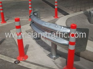 การ์ดเรล และเสาล้มลุกที่โรงพยาบาลศิริราช