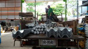 เหล็กกั้นถนน