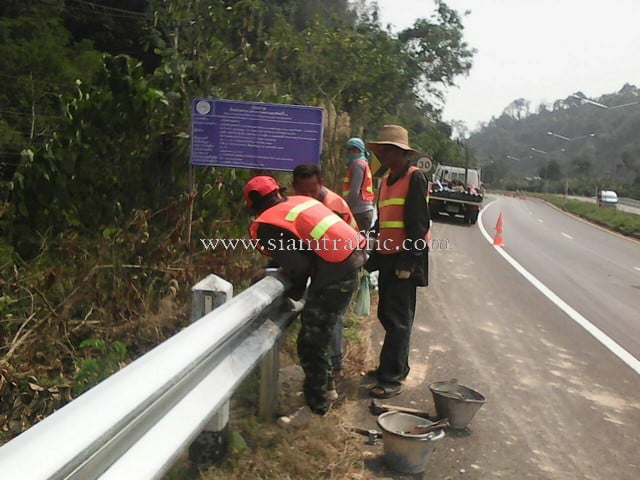 galvanized w beam guard rails crash barrier แขวงทางหลวงอุตรดิตถ์ที่ 1 ทางหลวงหมายเลข 11 และทางหลวงหมายเลข 1054