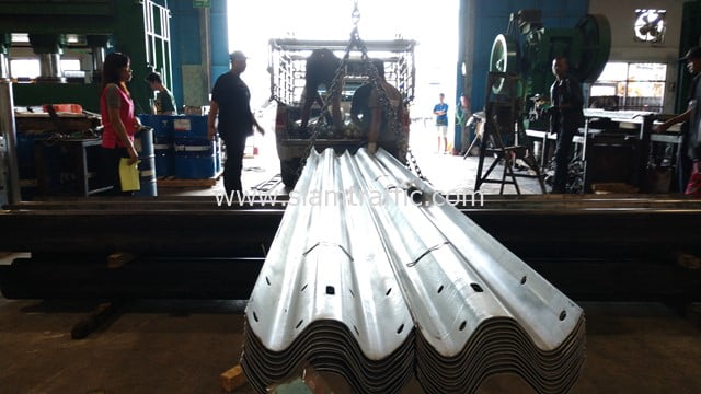 guardrail มอก.248-2531 ส่งไปที่ อ.ดอนเจดีย์ จ.สุพรรณบุรี