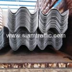 แผ่นราวกันอันตราย w-beam หนา 3.2 มม. ยาว 4.32 ม. ส่งไปที่มอเตอร์เวย์ จำนวน 180 แผ่น