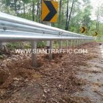 การ์ดเรล Class II Type I ติดตั้งบนทางหลวงหมายเลข 1217 ตอน ปากห้วยอ้อย - วังปึ้ง ปริมาณงาน 1,108 เมตร