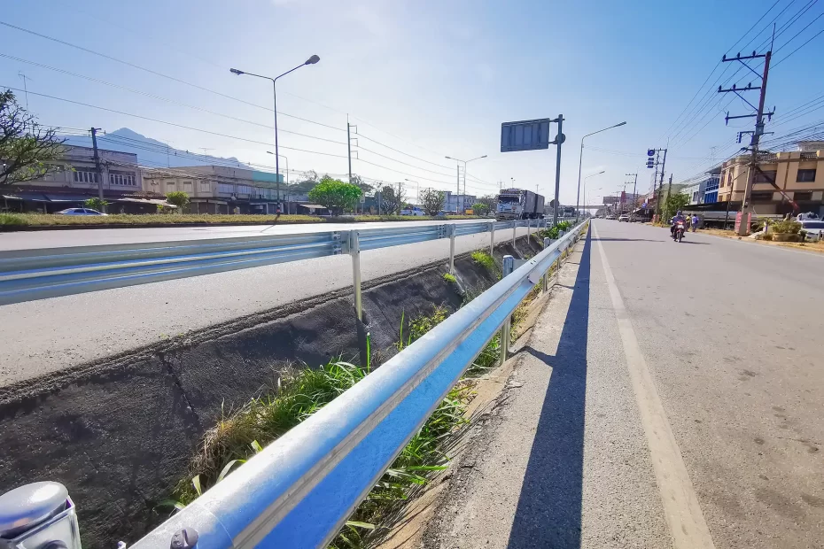 งานติดตั้งการ์ดเรล (Guardrail)